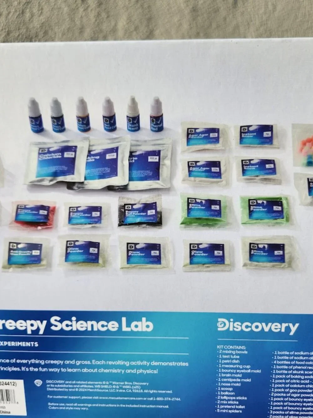 NEW Discovery Big Creepy Science Lab Kit 65 Experiments Amazing Reactions Chemis